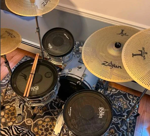 Acoustic kit made quieter: Black Hole mesh heads on the drums and Zildjian L80 low-volume cymbals