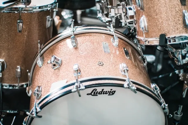 A Ludwig bass drum with a rack tom attached on top with a tom holder